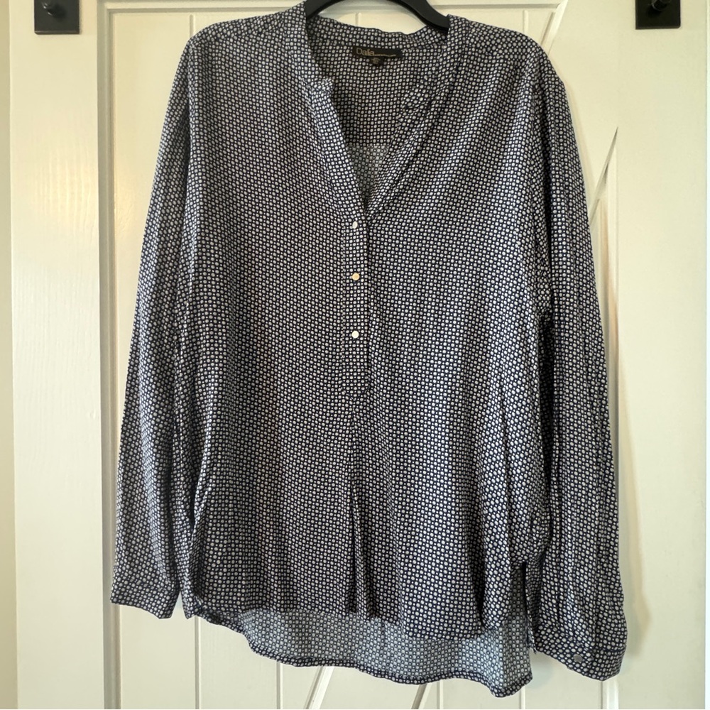 Dalia Women's Size L Large Blouse Blue Geometric Print Long Sleeve V-Neck